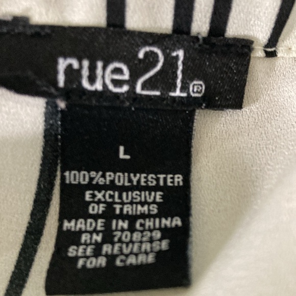 Rue 21 Top/Blouse Women Size Large White & Black Collar Button Up Long Sleeves - Picture 9 of 10